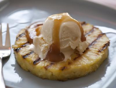 Ananas roti a la vanille sorbet