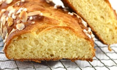 Brioche tresse au amandes effiles20091205