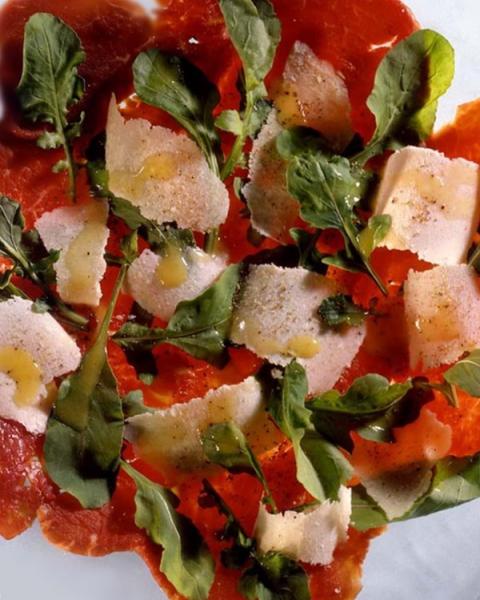 Carpaccio de boeuf avec huiles Guenard aux noix