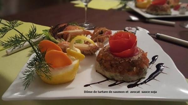 Dome de tartare de saumon et avocat sauce soja