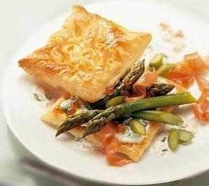 Feuilleté aux asperges et saumon fumé