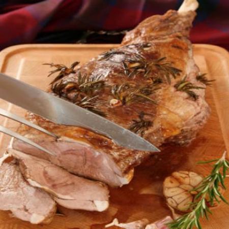 Gigot d agneau a l ail et au romarin