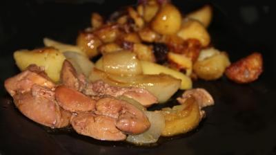 Foie gras frais poêlé , poires au miel et ses pommes de terre20151128