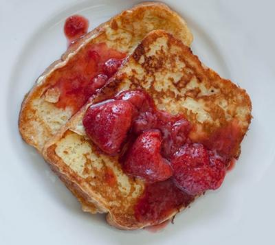 Pain perdu a la compotee de fraises