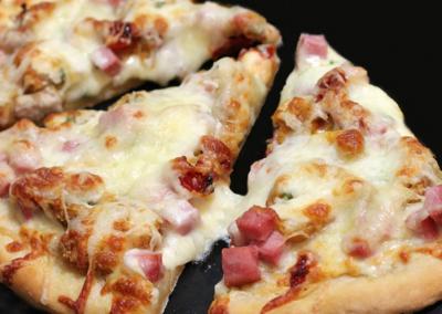 Pizza poulet cordon bleu