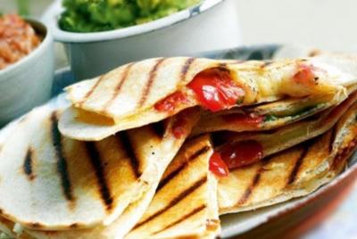 Quesadillas fromage et tomates confites20040507