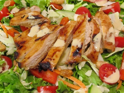 Salade de poitrine de poulet grille