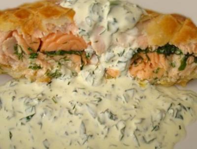 Saumon en croute sauce roquefort04152006