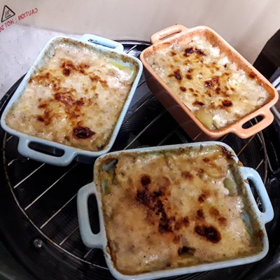 Soufflé au poulet,  béchamel et fromage