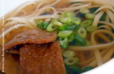 soupe de nouilles aux beignets de tofu