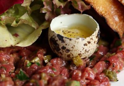 Tartare de boeuf et oeuf de caille